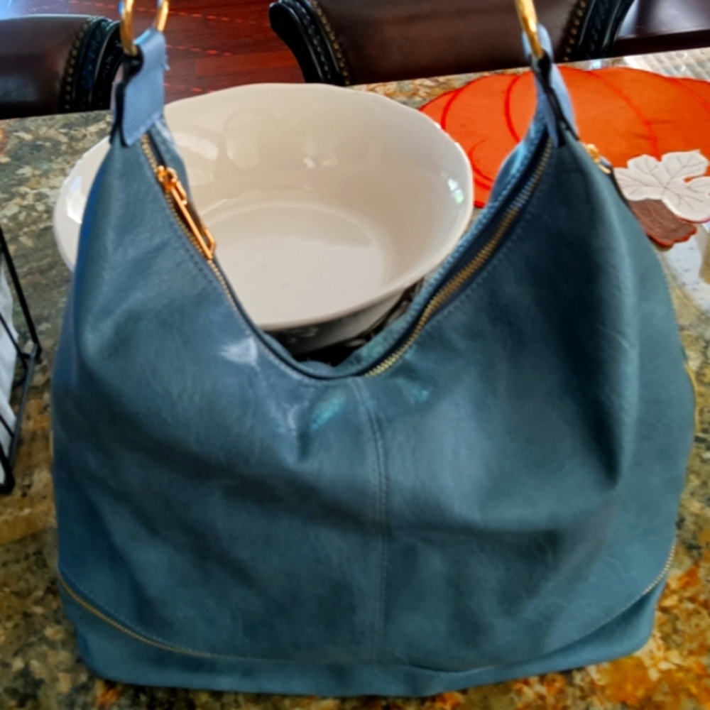 Perfect BLUE 💙 shoulder bag